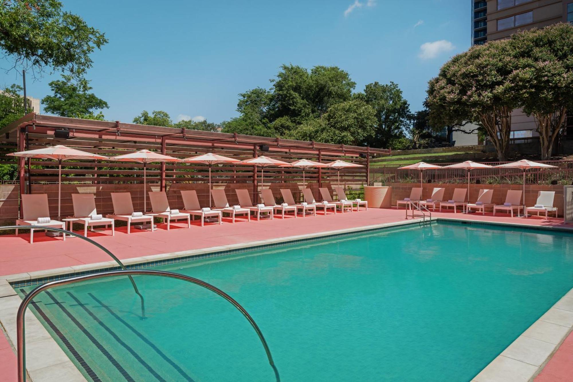 Downright Austin, A Renaissance Hotel Bagian luar foto