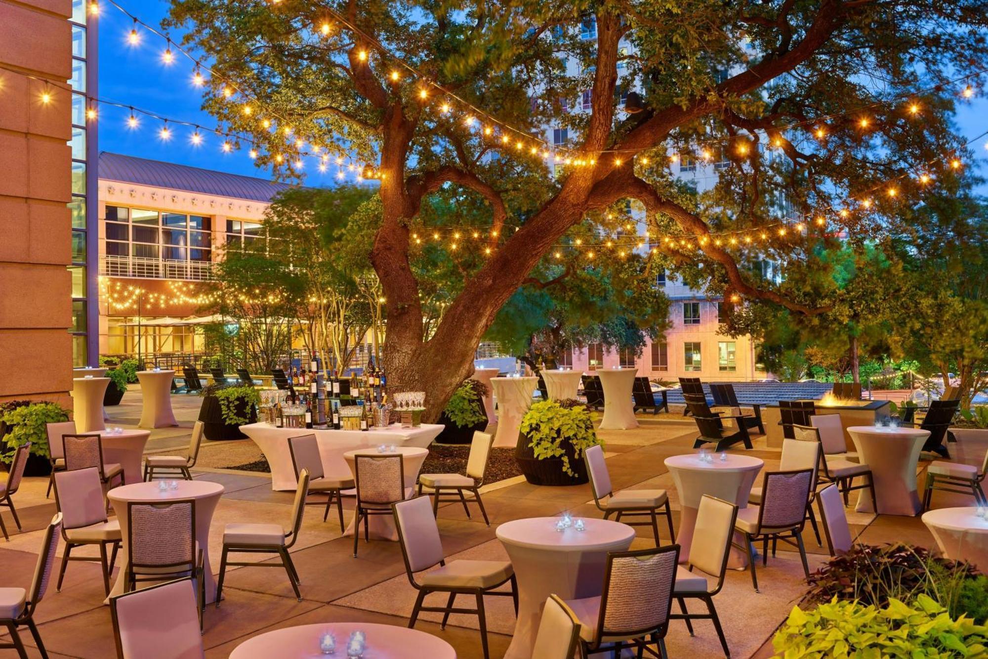 Downright Austin, A Renaissance Hotel Bagian luar foto